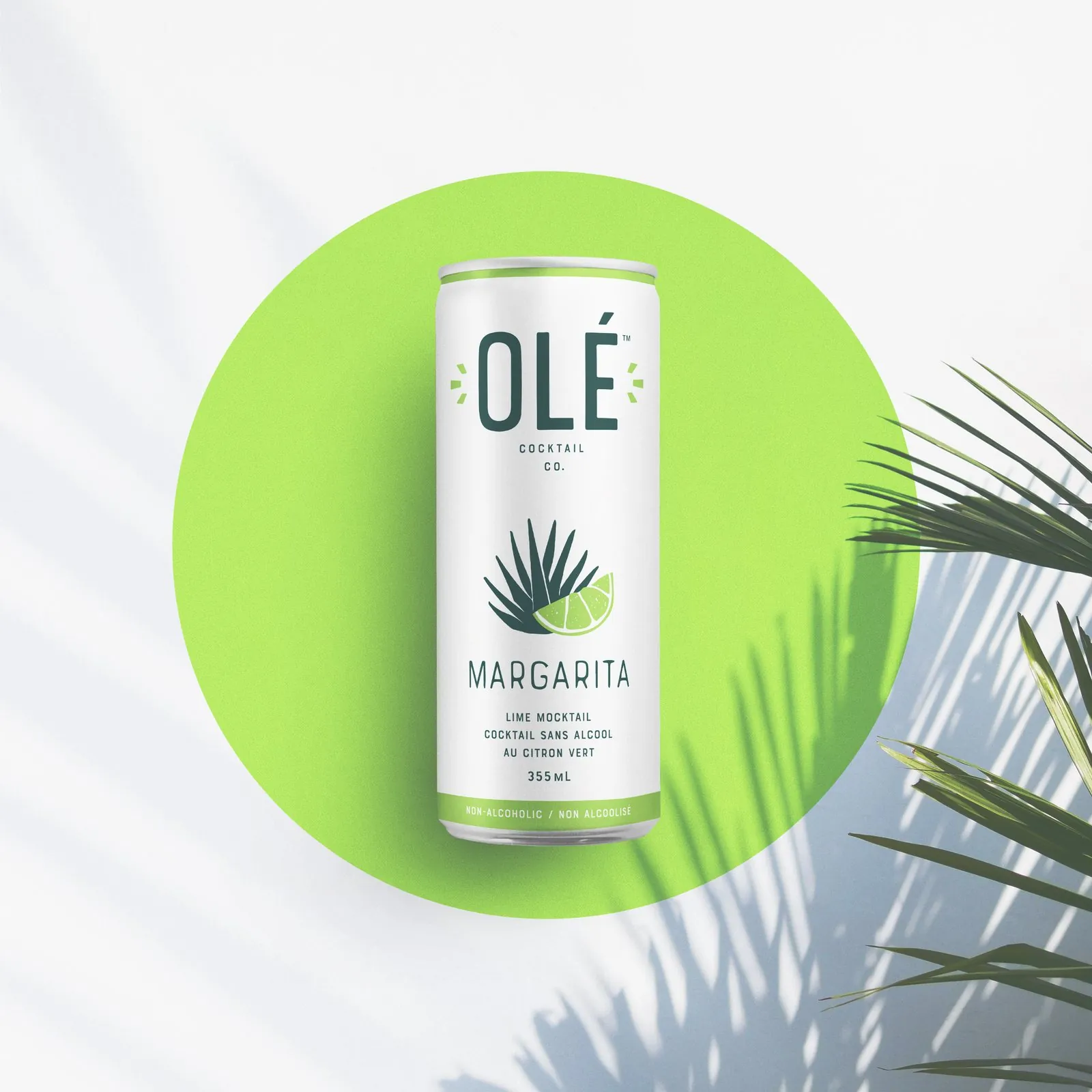 Canette d'Olé Margarita sur un fond de citron vert